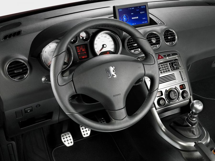  Peugeot 308 GT THP 175 3-Door 2009 года  (фото 2 из 4)
